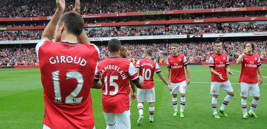 理查兹：英超最佳门将我会选阿利松，拉亚无疑正朝着最佳迈进（理查兹：英超第一门将我选阿利松，拉亚无疑正向巅峰迈进）