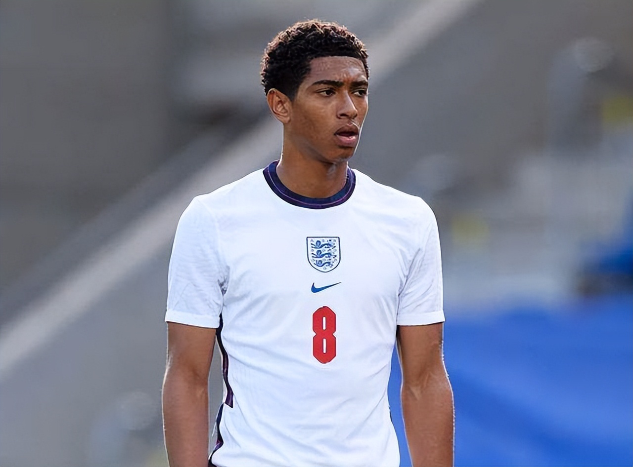 官方：因草皮养护延期导致场地未达标，悉尼vs奥克兰比赛推迟（官方通报：草皮养护延期致场地不达标，悉尼对阵奥克兰的比赛推迟举行）