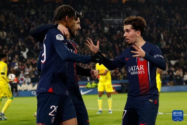 她是海港小球迷，女高中生与海港的故事（女高中生与海港的青春情缘）