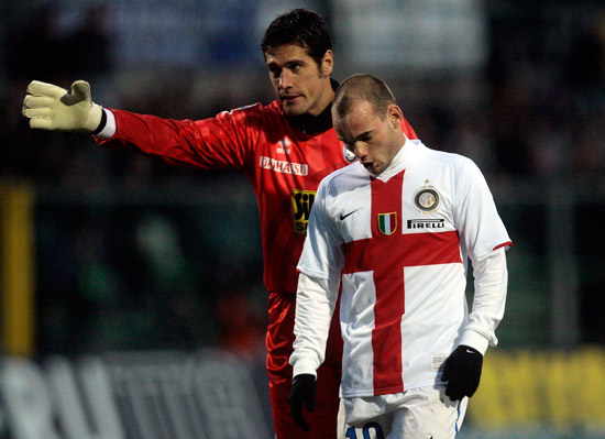 浓眉：弗拉格在琢磨如何在高压下打好球，把球稳稳传给队友