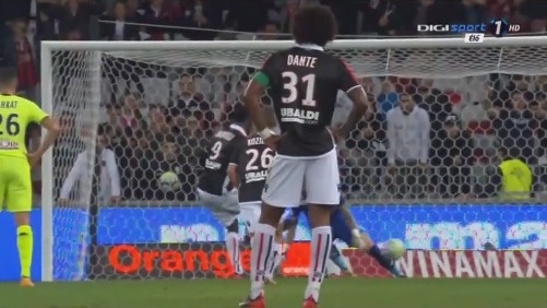 自意甲首秀以来代表同一球队参与超过100球，莱奥是同期第4人（莱奥成为同期第4位自意甲首秀起为同队参与破百球的球员）