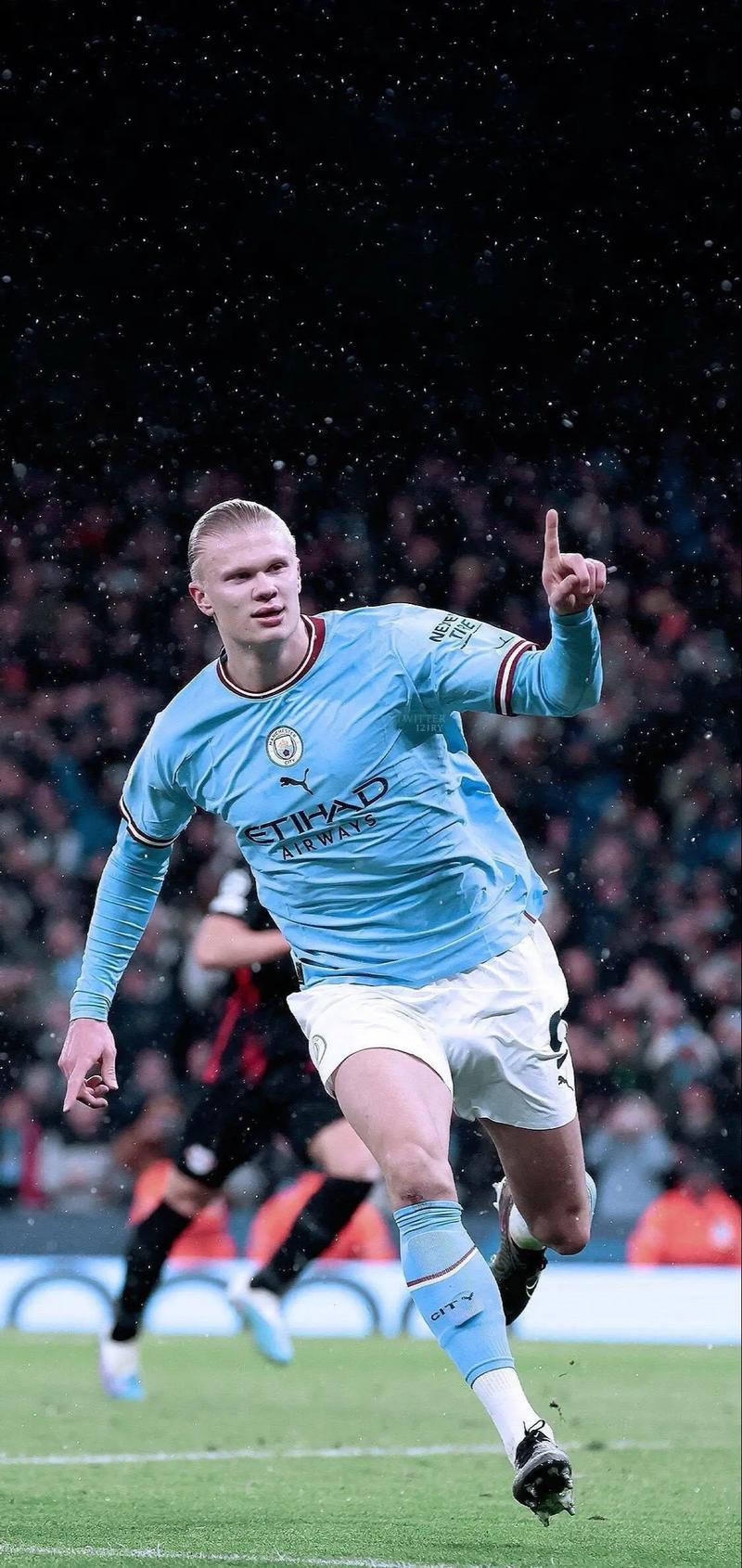 英超战报：维卡里奥送礼，库杜斯破门难救主，热刺1-2富勒姆（英超快讯：维卡里奥失误酿祸，库杜斯进球难救热刺，热刺1比2负于富勒姆）