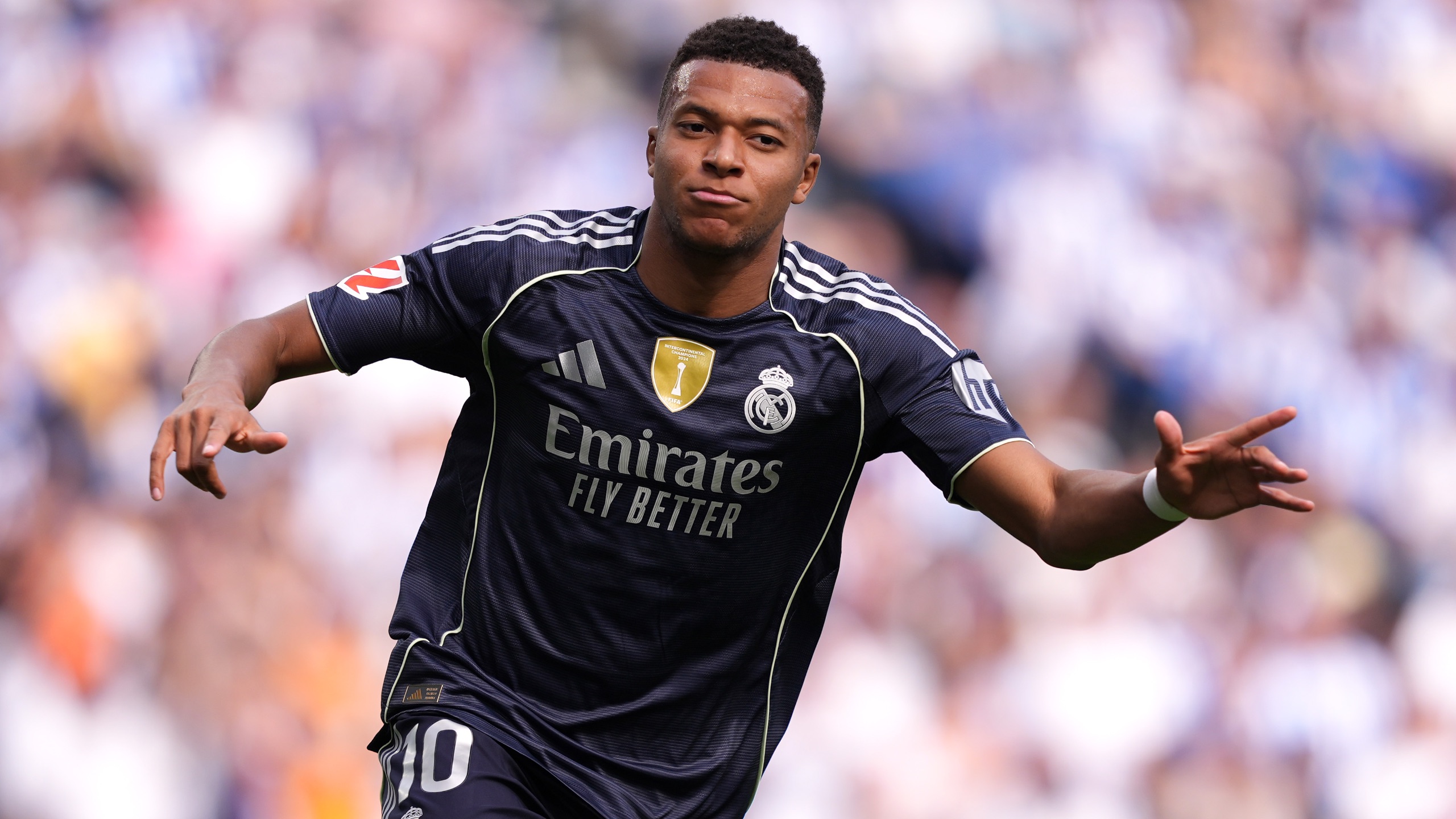 FC26坚不可摧：萨拉赫领衔，萨卡、莫德里奇、卡马文加在列（FC26铁壁阵容：萨拉赫挂帅，萨卡、莫德里奇与卡马文加悉数入选）