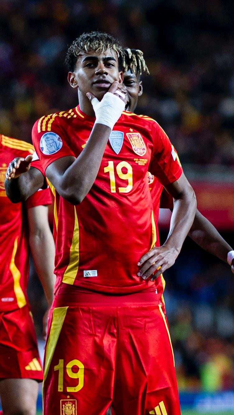 篮球湖人替补锋线表现抢眼