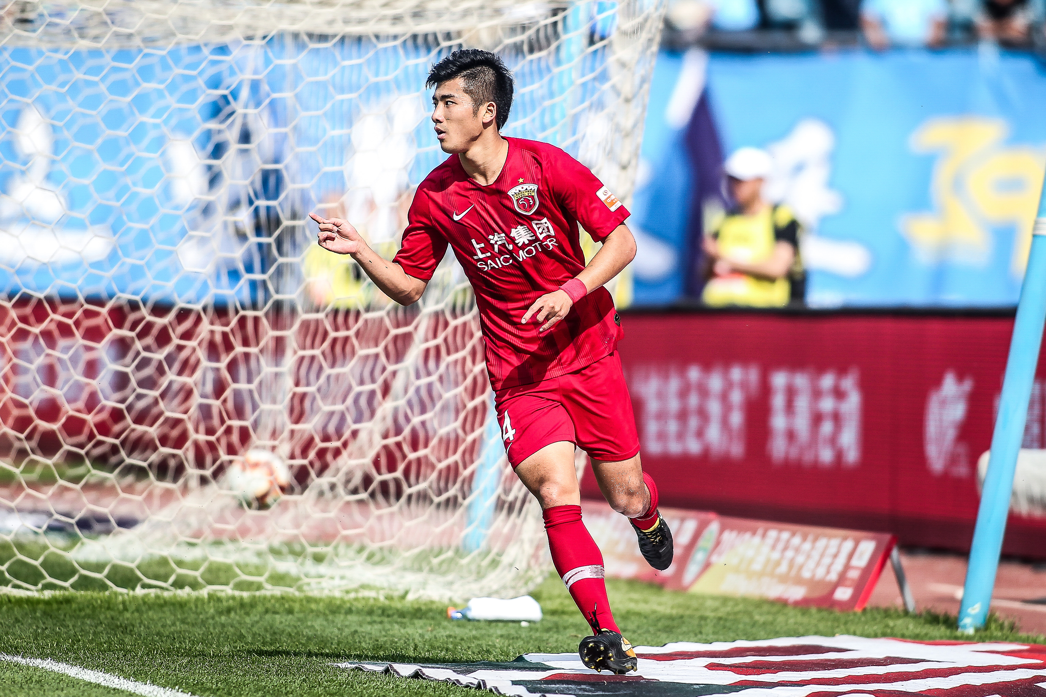 字母哥缺阵进攻受阻！波蒂斯扛起进攻大旗，雄鹿仅得101分