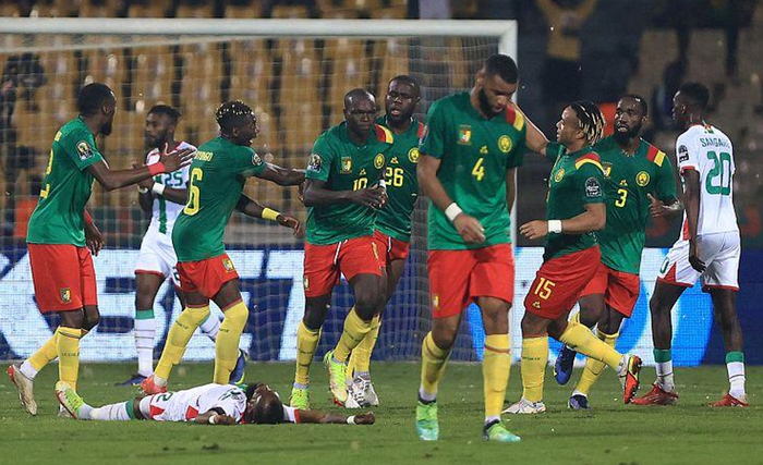 足球不相信眼泪（绿茵场不容眼泪）