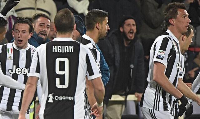 323胜仅次于阿拉贡内斯，西蒙尼成西甲赢球场次第二多的主帅（西蒙尼达成323胜，西甲主帅胜场榜升至第二，仅次阿拉贡内斯）