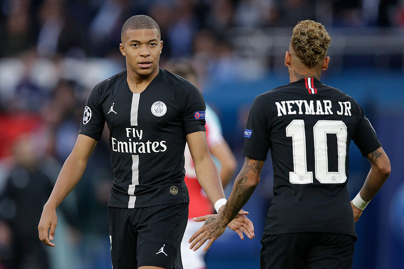 欧冠球员表现评析：C罗连续进球,（欧冠球员表现解读：C罗连场破门）