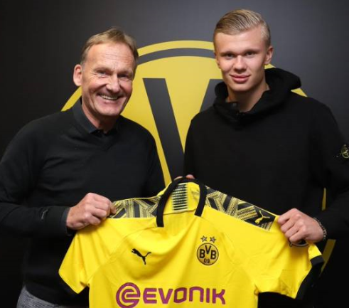 足球亚洲杯官方宣布采用新技术球衣，轻至68克