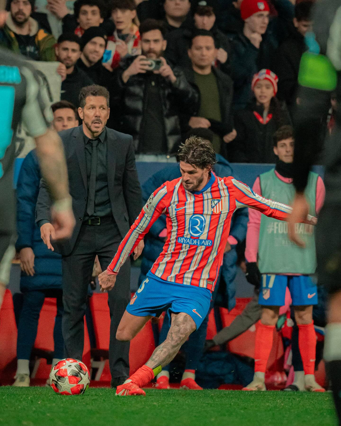 3C：骨上的钢板是我考虑退役原因之一；弗里克说表现好能抽烟