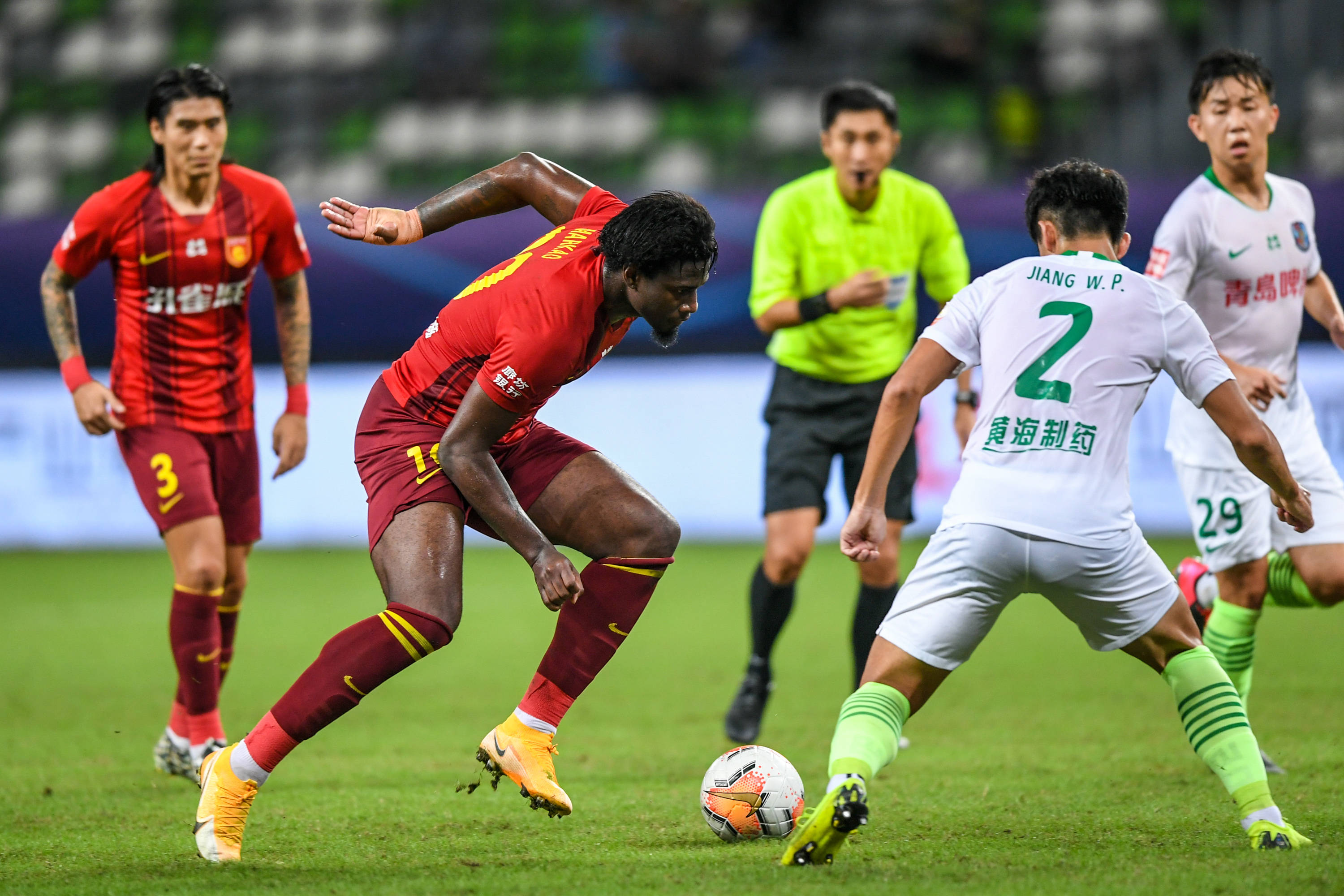 英超-利物浦3-3客平利兹联，两度领先补时被绝平（英超：利物浦客场3-3利兹联，两度领先补时遭绝平）