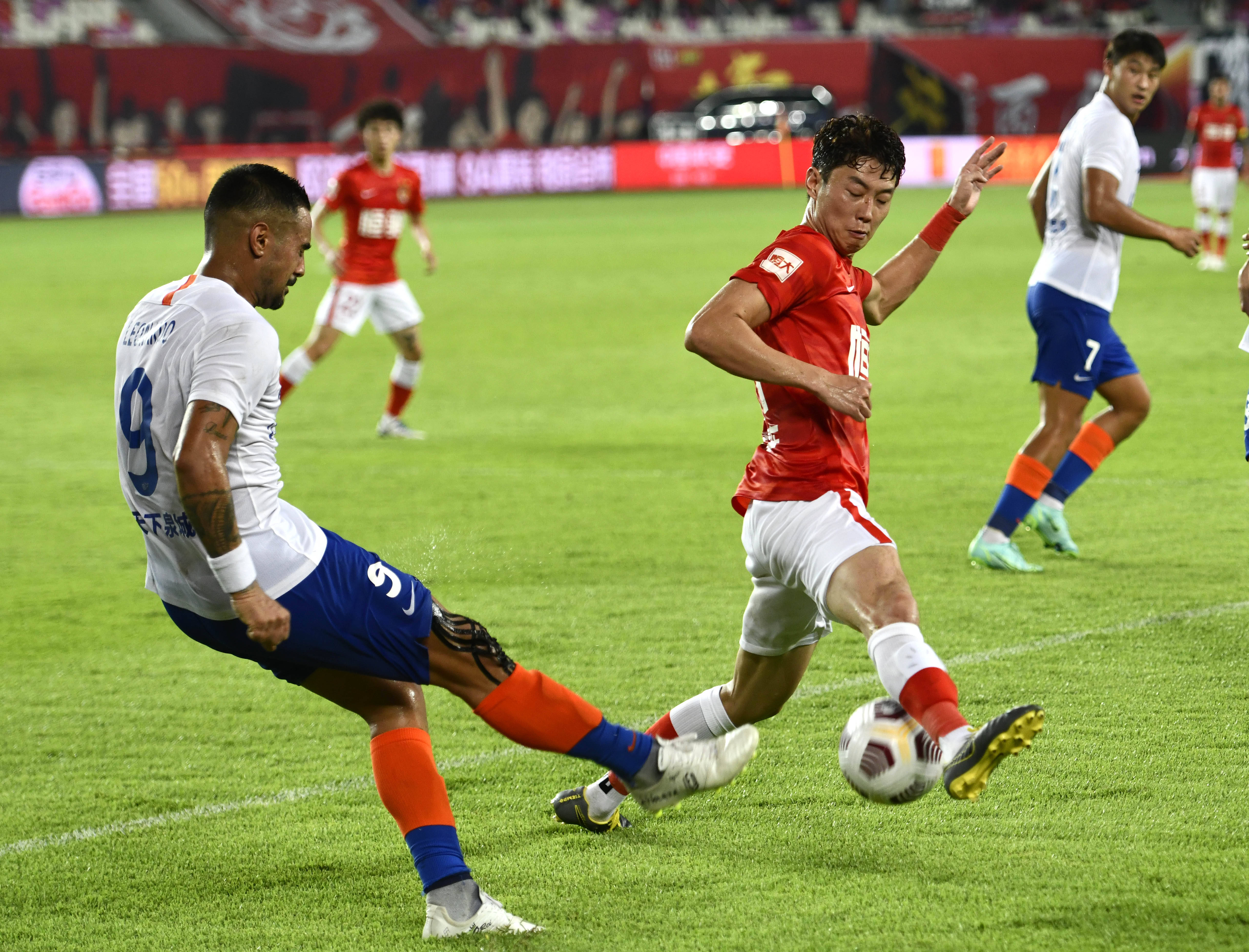 尤文分享迪巴拉精彩集锦，球迷呼吁“让保罗回家”（尤文发布迪巴拉高光集锦，球迷高喊：让保罗回家）