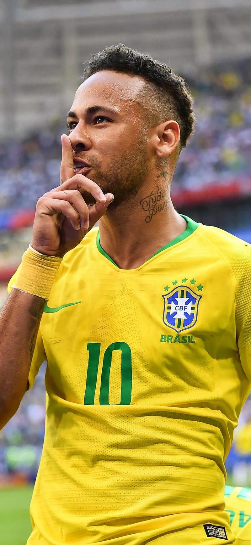 篮球湖人球员赛后接受媒体采访